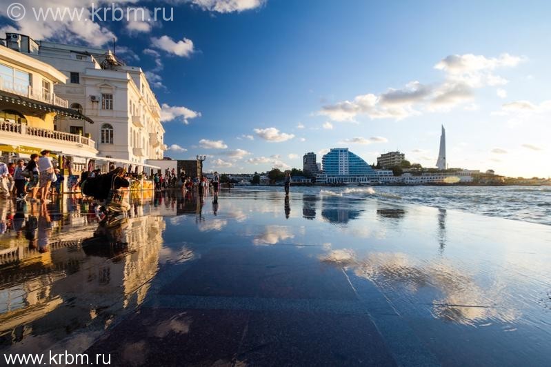 Белокаменный город у моря