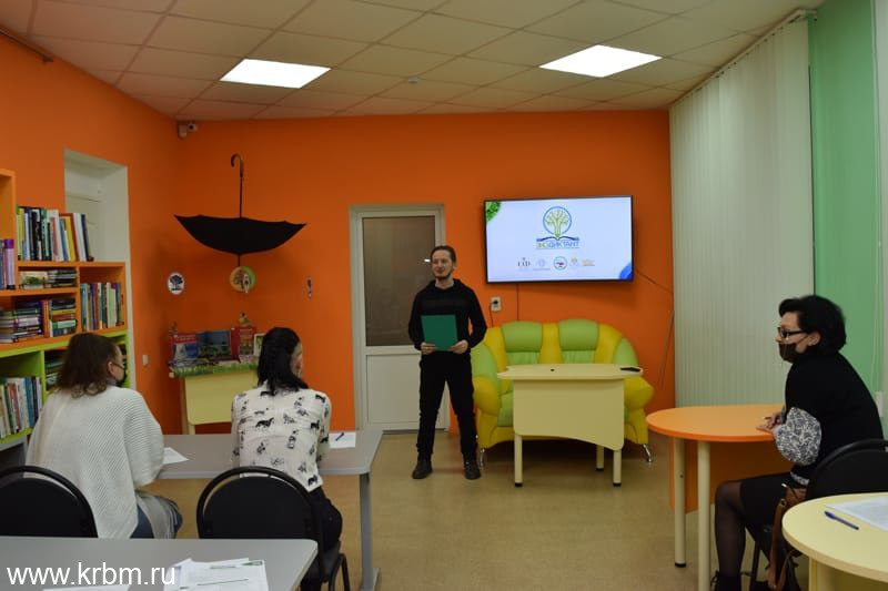 ведущий